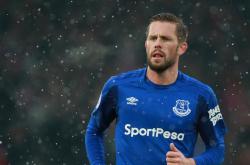 西班牙队教练压力巨大！，西亚卡姆遭遇十二持续失利全场沸腾不已