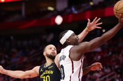 NBA常规赛季后赛激情夜！约基奇里突外投，明尼苏达森林狼险胜休斯顿火箭的简单介绍